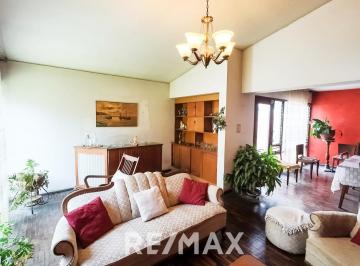 Casa · 225m² · 3 Dormitorios · 3 Estacionamientos · Amplio Departamento en Zona Exclusiva + Minidepartamento | Primer Piso | Surco