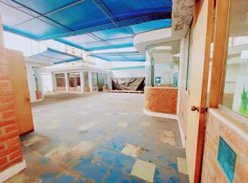 Casa · 396m² · 2 Estacionamientos · Venta de Casa en Santiago de Surco Oportunidad de Inversion