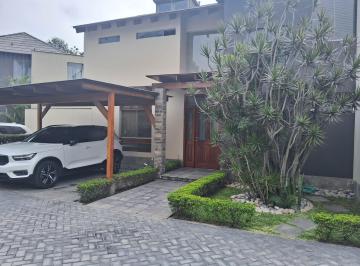 Casa · 245m² · 3 Dormitorios · 2 Estacionamientos · Acogedora Casa en Venta - La Molina, Rinconada Baja