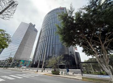 fachada · Venta de Amplias Oficinas en Carnaval y Moreyra San Isidro con Estacionamientos