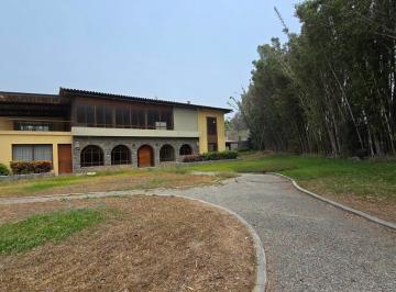 Casa de campo de 27 habitaciones, Lima · Chosica Centro de Retiro $1.5 m Piscina Jardines 5 Casas