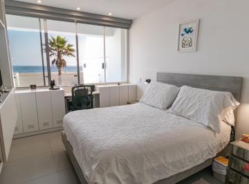 Casa de playa de 3 habitaciones, Lima · Se Vende Hermoso Departamento de Playa Frente Al Mar Estilo Casita Primer Piso