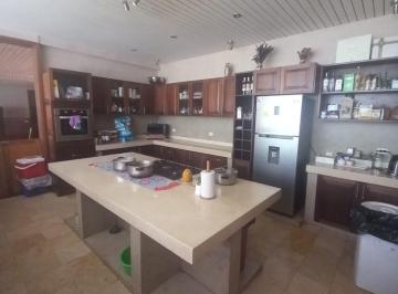 Casa de 6 habitaciones, Urubamba · Dos Casas, El Grande de Material Noble! Independientes