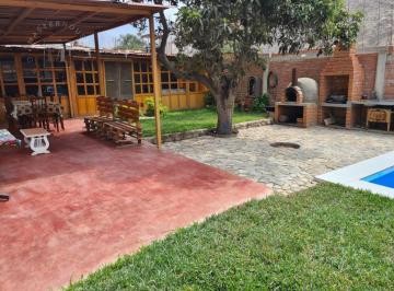 Casa · 130m² · 2 Dormitorios · 3 Estacionamientos · Casa en Santa Rosa de Quives