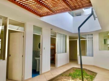 Casa · 140m² · 6 Dormitorios · 3 Estacionamientos · Casa en Venta 200 m² - 6 Hab. - 4 Baños - 3 Estacion. - Piscina - Jardín - Parrilla - Terraza
