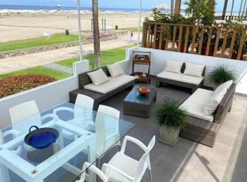 Casa de playa de 4 habitaciones, Cañete · Casa de Playa en Primera Fila, Tipo Hotel Boutique, con Terraza y Piscina Frente Al Mar
