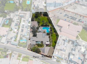 Terreno / Lote · 1102m² · 7 Dormitorios · 10 Estacionamientos · Exclusiva Residencia con Piscina en El Corazón de Surco con Área de Terreno 3,488 m²