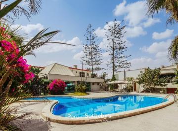 Terreno / Lote · 1102m² · 7 Dormitorios · 10 Estacionamientos · Exclusiva Residencia con Piscina en El Corazón de Surco de 3,488 m²