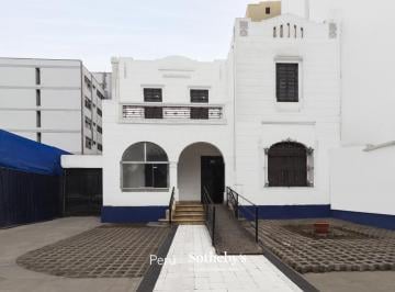 Terreno / Lote · 1143m² · 5 Estacionamientos · Oportunidad de Inversión – Casa Como Terreno en Plena Av Arequipa
