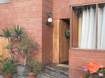 Casa de 4 habitaciones, Lima · Vendo Casa Como Terreno Surco Aracena