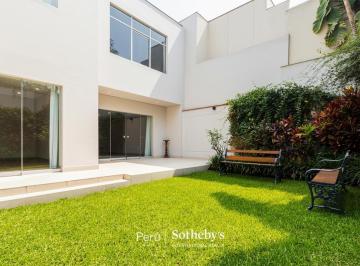 Casa · 320m² · 5 Dormitorios · 5 Estacionamientos · Preciosa Casa con Diseño Suizo Original en San Isidro