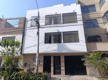 Casa · 404m² · Venta de Casa de 4 Pisos con Escalera Independiente