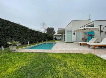 Casa de 3 habitaciones, Lima · En Venta Casa de Lindo Diseño y Piscina en Condominio Privado Paso Chico