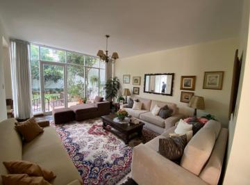 Casa · 366m² · 5 Dormitorios · 4 Estacionamientos · Casa en Venta