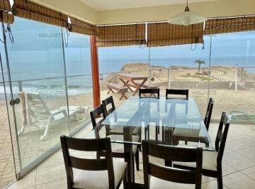 Casa de playa · 211m² · 4 Dormitorios · 3 Estacionamientos · Se Vende Linda Casa en Playa La Escondida