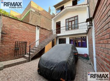 Casa · 200m² · 4 Dormitorios · 1 Estacionamiento · Se Vende Casa - 140 m - Jose Galvez V. m. T.