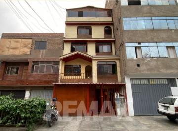 Casa · 494m² · 13 Dormitorios · Se Vende Hermosa Casa de 4 Pisos Azotea