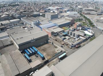 Terreno / Lote · 2142m² · Lote en Esquina en Urb. Industrial Santa Rosa