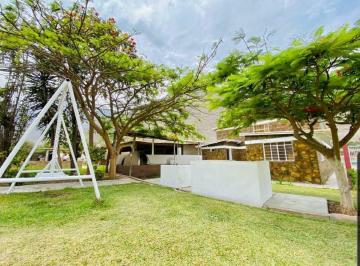 Casa · 830m² · 9 Dormitorios · 2 Estacionamientos · Casa en Santa Rosa de Quives