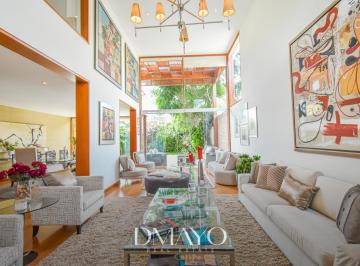Casa · 380m² · 5 Dormitorios · 4 Estacionamientos · Diseño y Confort: Residencia Premium en Urbanización El Cortijo