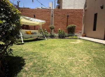 Casa de 5 habitaciones, Arequipa · En Venta / Alquiler – Amplia Casa con Lindo Jardín Ideal Para Familia, Ubicada en Una Zona Tranquil