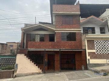 Casa · 335m² · 15 Dormitorios · 1 Estacionamiento · Casa a La Venta en San Juan de Miraflores