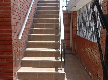 Escalera independiente · Mini Departamento, Bellavista, Jardines Viru