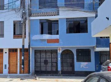 Casa · 250m² · 5 Dormitorios · Vendo Local Comercial - Casa 3 Pisos
