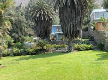 Casa · 2500m² · 4 Dormitorios · 6 Estacionamientos · Vendo Hermosa Casa en Av El Bosque N 5, Urb. California, Chosica