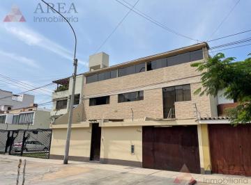 Casa · 618m² · 18 Dormitorios · 1 Estacionamiento · Casa Comercial | 18 Hab. con Baño Minidep. Gran Patio Central | 3 Pisos