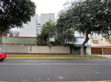 Casa · 240m² · 4 Dormitorios · 1 Estacionamiento · Casa en Barranco, Centenario a 200 m del Malecón