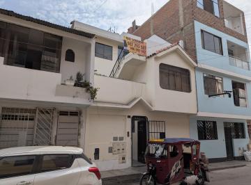 Casa · 210m² · 8 Dormitorios · Oportunidad Edificio de Departamentos de 3 Pisos Más Azotea