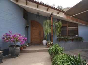 Casa · 585m² · 6 Dormitorios · 8 Estacionamientos · Vendo Hermosa Casa en Calle La Laguna N 5, Urb, La Planicie, La Molina