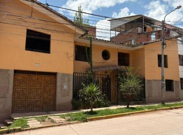 Casa de 5 habitaciones, Cusco · ¡Súper Oportunidad de Inversión y Vivienda!