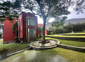 Casa · 435m² · 4 Dormitorios · 6 Estacionamientos · Venta de Espectacular Casa en La Planicie Primera Etapa, La Molina