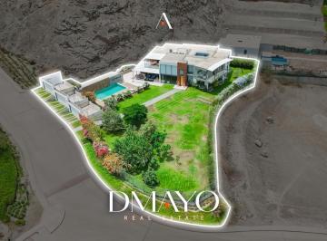Casa · 855m² · 8 Dormitorios · 6 Estacionamientos · Residencia en Venta, 2,500 m² de Terreno, 900 m² Techados en La Quebrada, Cieneguilla