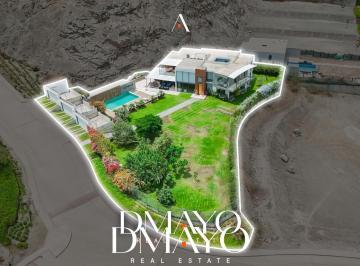 Casa · 855m² · 8 Dormitorios · 6 Estacionamientos · Residencia en Venta, 2,500 m² de Terreno, 900 m² Techados en La Quebrada, Cieneguilla