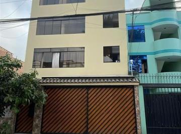 Departamento · 102m² · 3 Dormitorios · 1 Estacionamiento · Venta de Departamento en Tercer Piso con Cochera en Chorrillos - $138,000