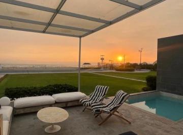 Casa · 225m² · 5 Dormitorios · 4 Estacionamientos · Vendo Bella Casa en Malecón Playa Las Arenas N 1, Km 94, Playa Las Arenas, Asia