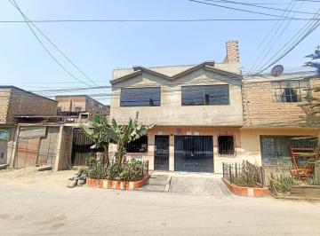 Casa · 267m² · 5 Dormitorios · 1 Estacionamiento · Casa en Venta Carabayllo Urb. La Rivera / Parám Para 4 Pisos