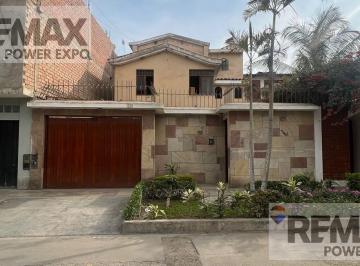 Casa · 412m² · 2 Estacionamientos · Casa Amplia en Alquiler Para Empresas