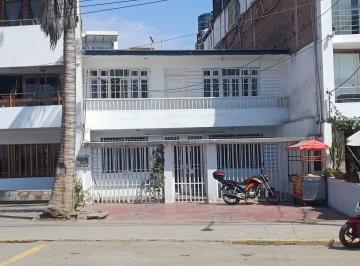 Casa de playa de 4 habitaciones, Trujillo · Oportunidad Estratégica de Inversión: Terreno Premium con Doble Frente en El Corazón de Huanchaco