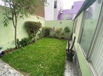 Casa de 6 habitaciones, Lima · Casa Frente a Parque en San Miguel