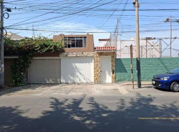 Departamento de 4 habitaciones, Lima · Vendo Departamento con Terraza y Estacionamiento en Exclusiva Zona de Surco