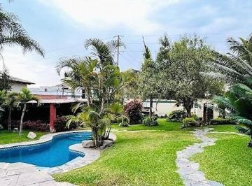 Casa · 998m² · 3 Dormitorios · 4 Estacionamientos · Vendo Bella Casa en Av del Parque N 7, Piso 1, Urb. La Planicie, La Molina