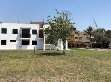 Terreno / Lote · 376m² · 10 Dormitorios · 6 Estacionamientos · Terreno en Puente Piedra
