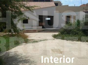 Casa de 3 habitaciones, Piura · Casa con Amplio Terreno en Piura – Av Chirichigno