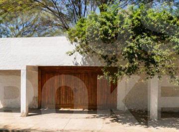 Casa de 3 habitaciones, Piura · Casa con Amplio Terreno en Piura – Av Chirichigno