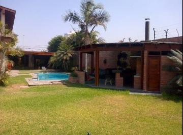 Casa · 1240m² · 5 Dormitorios · 16 Estacionamientos · Vendo Hermosa Casa en Calle Osa Mayor N 1, Urb. Los Granados, Surco