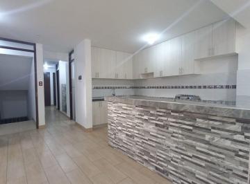 Casa de 3 habitaciones, Cusco · Casa con Proyección a 5 Pisos + Cochera + Dpto San Sebastián